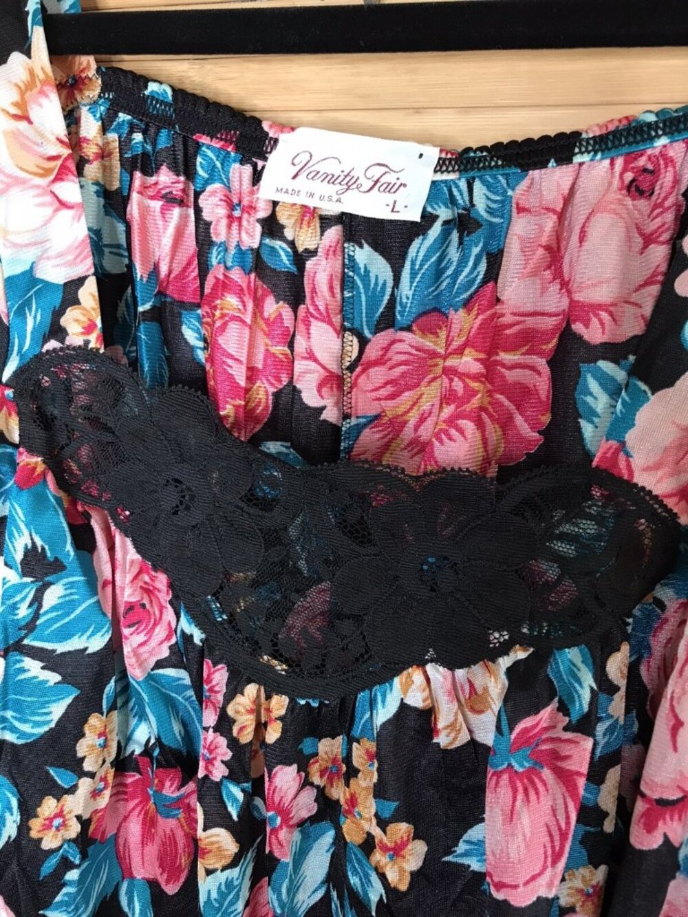 NWT Vanity Fair sz L Floral Vintage Bright Floral and Black Lace glam nightgown - Picture 4 of 8